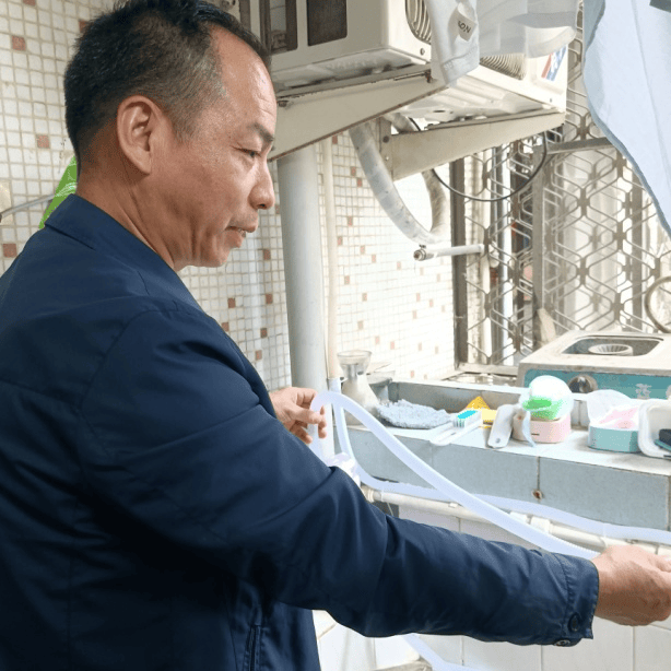 ——记市林业局国有林场管理处副主任李建辉凯时尊龙【近邻党建】近邻党建中的志愿先锋